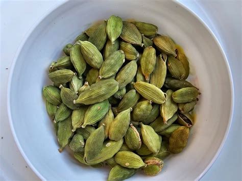 Grade Super Bold Green Cardamom Mm G Cardamom Size Mm At