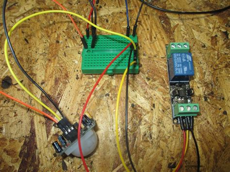 3v Pir Motion Sensor Driving A Defective 3v Relay Module 5 Steps