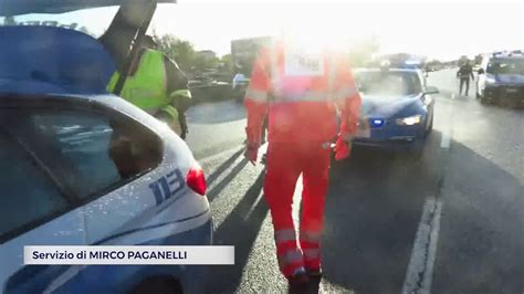 Rimini Vola Con L Auto Oltre Il Guard Rail Enne Muore Sulla Ss