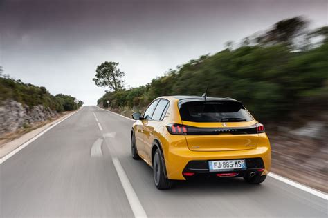 Photo Officielle Peugeot Ii Gt Line Jaune Faro Essais Pres