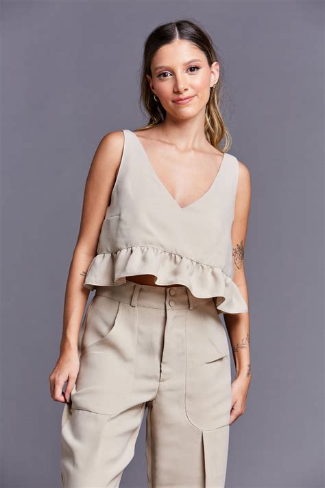 Cropped Creta Babado Nude Comprar Em Lv Store
