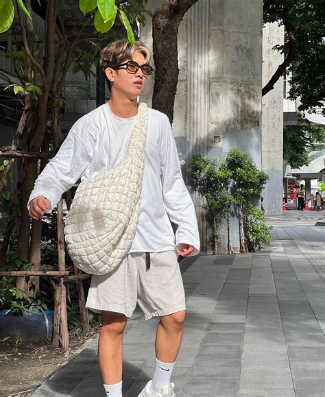 SASOM กระเปา COS Quilted Oversized Shoulder Bag Off White เชคราคาลาสด