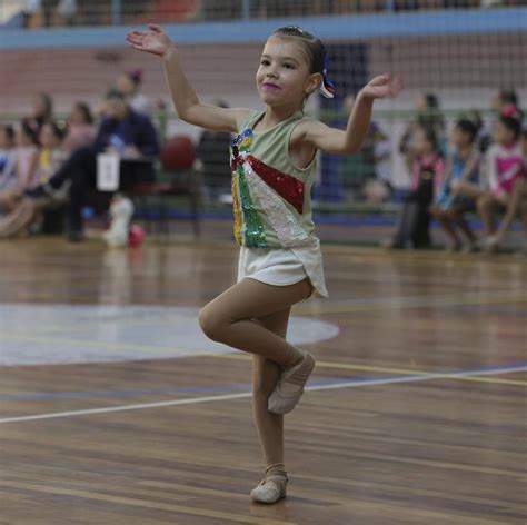 9º Festijun da Ginástica Rítmica lota ginásio Romão de Souza e reúne