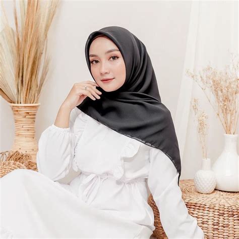 HIJAB SEGIEMPAT BELLA SQUARE 60 WARNA KERUDUNG POLYCOTTON SEGI EMPAT