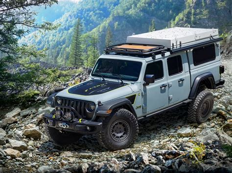 Jeep Turned The 2021 Gladiator Pickup Truck Into An Rv With A Rooftop Tent That Can Sleep 4