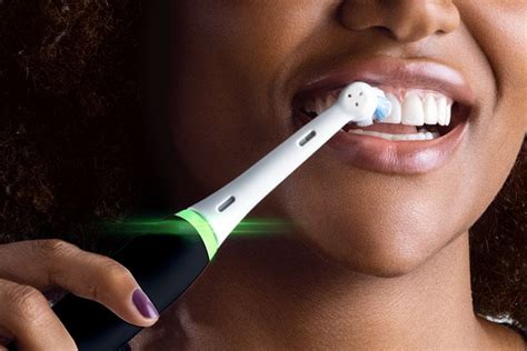 Oral B iO Series 3 električna četkica za zube crna MALL HR