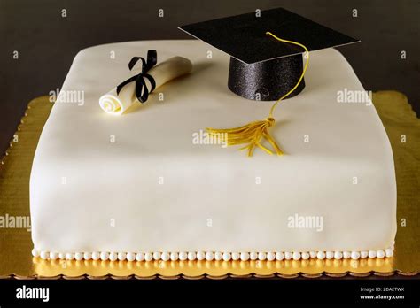 Graduation Fondant Cake With Hat And Diploma Decoration Stock Photo Alamy