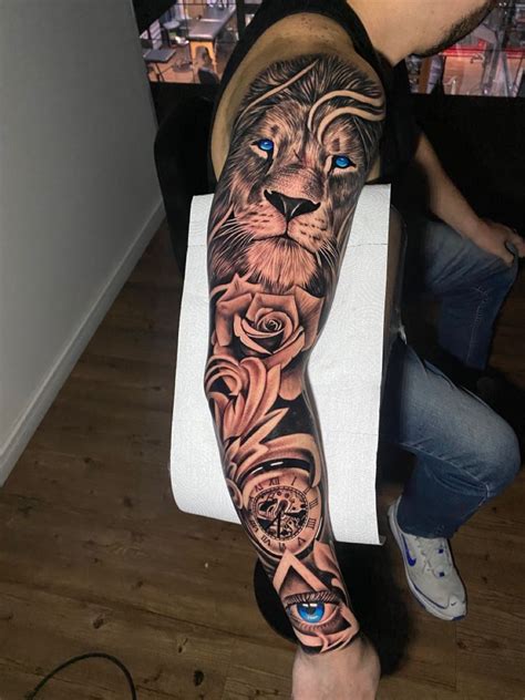 Lion tattoo em 2023 Tatuagem atrás do braço Tatuagem braço fechado