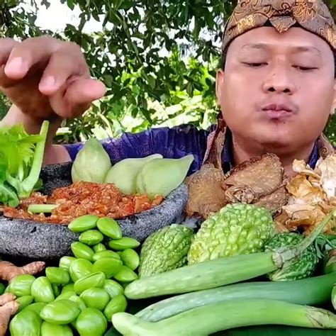 MUKBANG LALAP BATANG PEPAYA MENTAH Pete Mentah Daun Bunut Slada