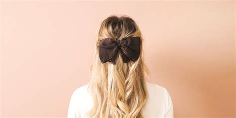 The Hair Bow Trend Has Us Swooning Motherly