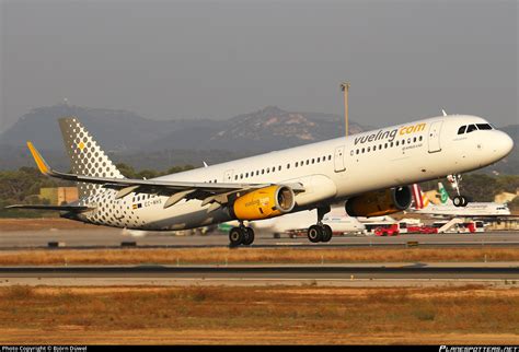 EC MHS Vueling Airbus A321 231 WL Photo by Björn Düwel ID 795333