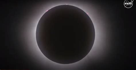 Eclips Total De Soare Imagini Spectaculoase Minute De Ntuneric