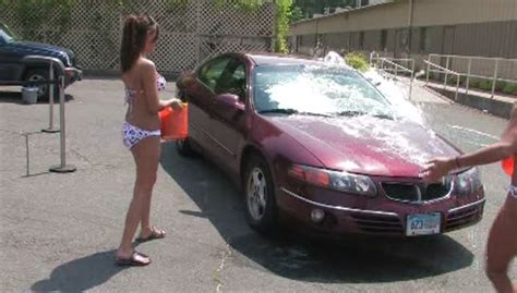 Imcdb Org Pontiac Bonneville Se In Bikini Bloodbath Car Wash