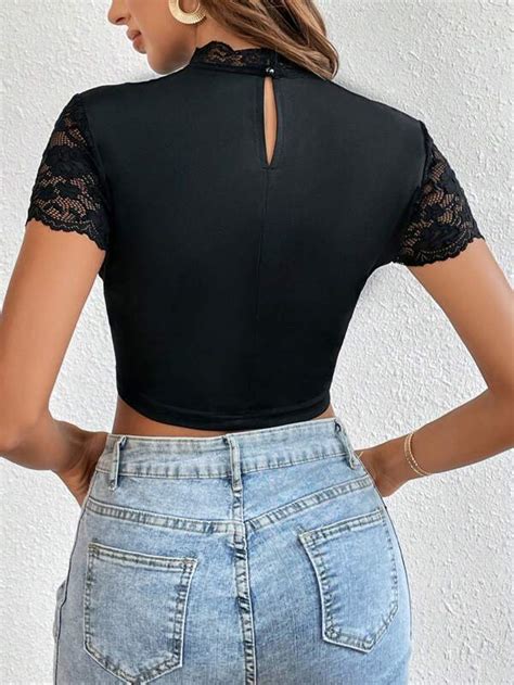 Shein Bae Top Con Abertura Delantera Crop Con Encaje Sin Sujetador