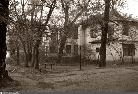 Ул. Интернациональная ниже пр. Абая, восточная сторона