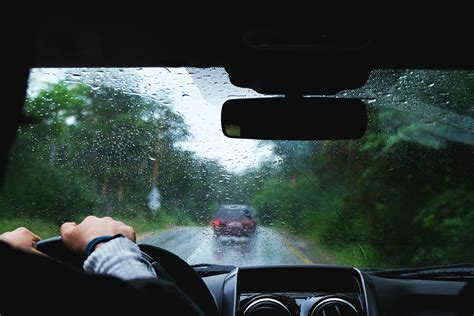 Voc Deve Tomar Estes Cuidados Ao Dirigir Na Chuva