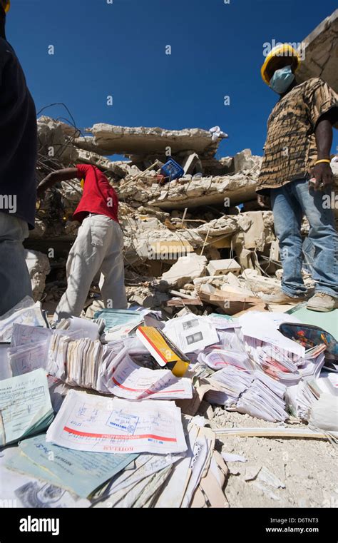 2010 earthquake haiti damage port au prince haiti Stock Photo - Alamy