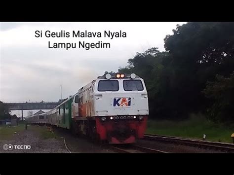 Si Geulis Malava Nyala Lampu Ngedim Kereta Api Ka Malabar Spesial