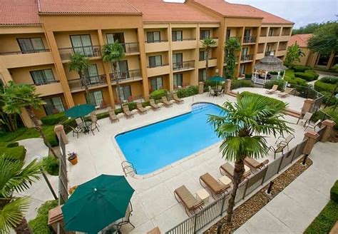 Courtyard San Antonio Downtown/Market Square - SixSuitcaseTravel