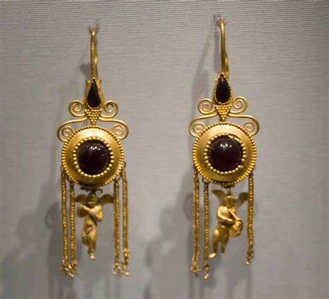 Ancient Golden Earrings. | Antique Jewelry University