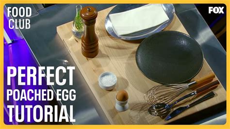 Gordon Ramsay Demonstrates How To Prepare The Perfect Poached Egg