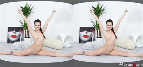 Teen Gymnast Stretching Russian Tight Babe Solo XXX VR Porn Video VRPorn