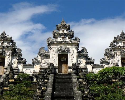 pura luhur lempuyang city nomads