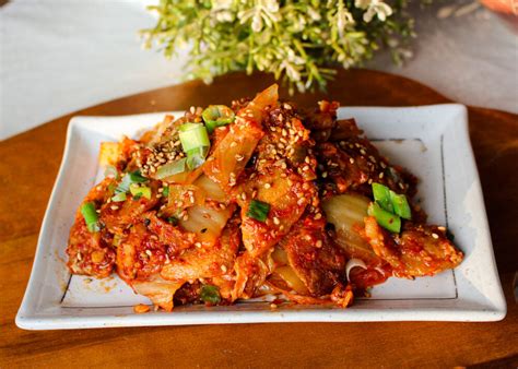 Korean Pork Belly Kimchi Stir Fry Dwaejigogi Kimchi Bokkeum 돼지고기 김치