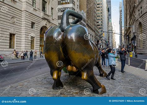 Escultura De Bronce Del Toro De Carga Famoso Toro De Wall Street De