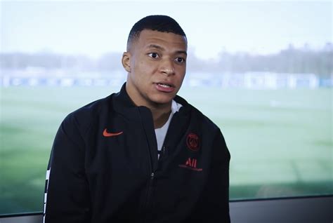 Foot Kylian Mbapp Prolonge Au Psg Officiel