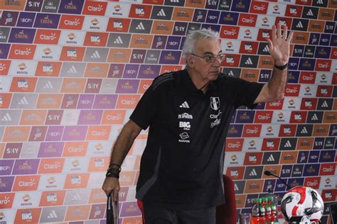 Jorge Fossati se mostró satisfecho por ambiente fraterno que se vive en