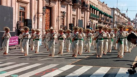 Celebran desfile cívico deportivo por el 113 Aniversario de la