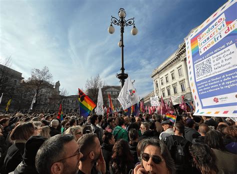 A Milano Per Le Famiglie Arcobaleno Schlein Pronta La Legge Foto E Video Gay It