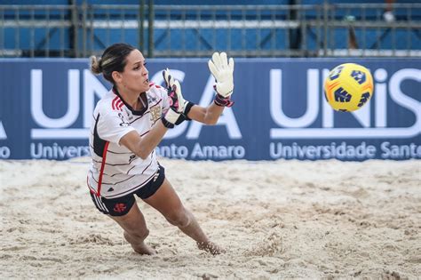 Goleira Carioca Do Flamengo E Da Sele O Brasileira De Beach Soccer