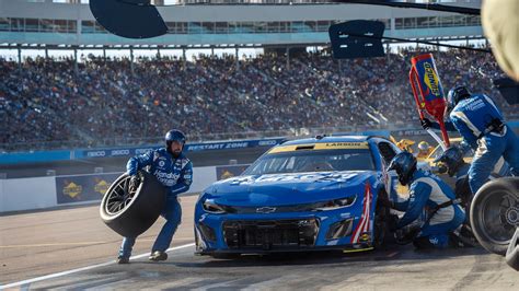 How Do NASCAR Teams Adjust Tire Pressure During a Pit Stop? - The SportsRush