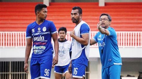 Latihan Perdana Di Mandala Krida Pelatih PSIM Puji Kualitas Stadion