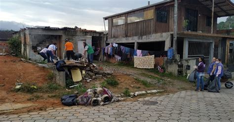 Mutir O Contra A Dengue Recolhe Mais De Toneladas De Lixo Em Um