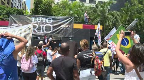 Servidores Fazem Protesto Contra O Pacote De Austeridade Do Governo Do