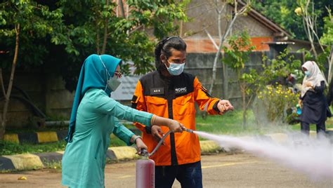 Esai Foto Mitigasi Bencana Kebakaran Dan Gempa Bumi Di Perkotaan Fotografi Bencana Disaster