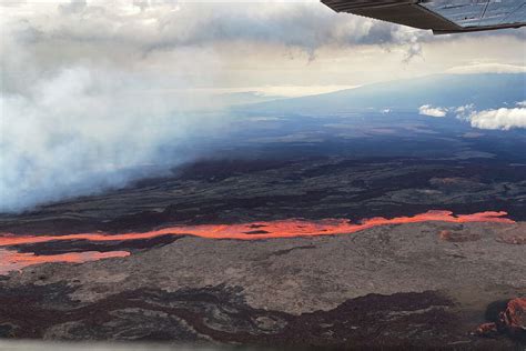 Mauna Loa Live Updates Images Show Lava Flow On Big Island