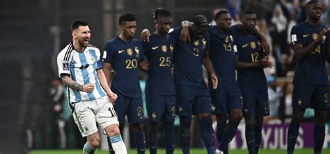 Messi Un Génie Au Panthéon Du Football