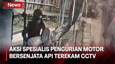 Aksi Spesialis Pencurian Motor Bersenjata Api Terekam CCTV