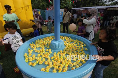 Wisata Kuliner Dan Wahana Permainan Anak Di Hutan Kota GBK Republika