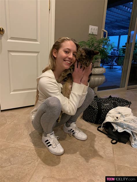 Blonde Haired Cutie Lily Larimar Posing Naked Milf Fox