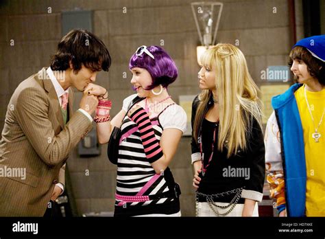 Mitchel Musso And Emily Osment Kissing