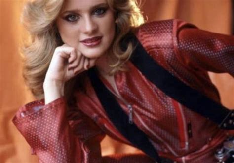 Erika Buenfil Recuerda Su Juventud Con Fotograf A En Bikini Desde