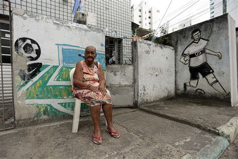 Dona Liu 82 Anos Luta Contra O Despejo Da Casa Onde Nasceu E Morou