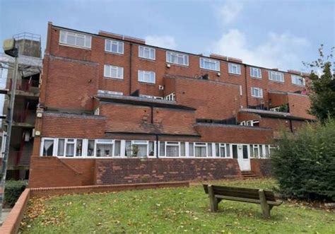 1 Bed Flat For Sale In Flat 39 Gladstone House Sadler Close Mitcham