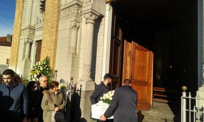 Stamattina A Leini I Funerali Della Piccola Laura Morta A Due Anni E