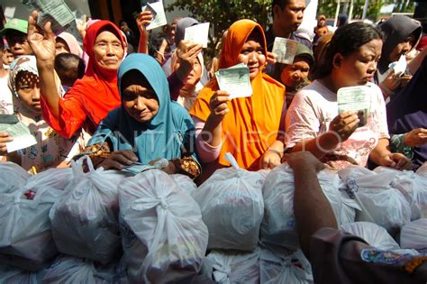 Pasar Murah Sembako Antara Foto